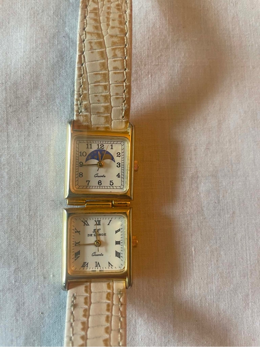 De Long Double Face Quartz Watch in Cream and Gold - Picture 7 of 7